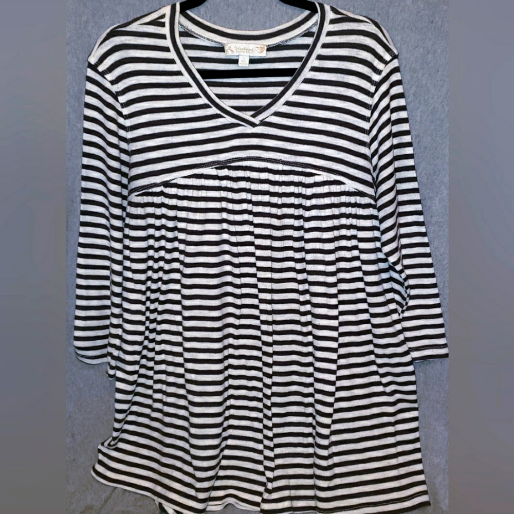 Women's knit long sleeve shirt, size Large